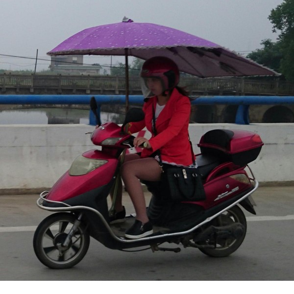 中国出張６月　バイクの雨よけ・日よけサムネイル